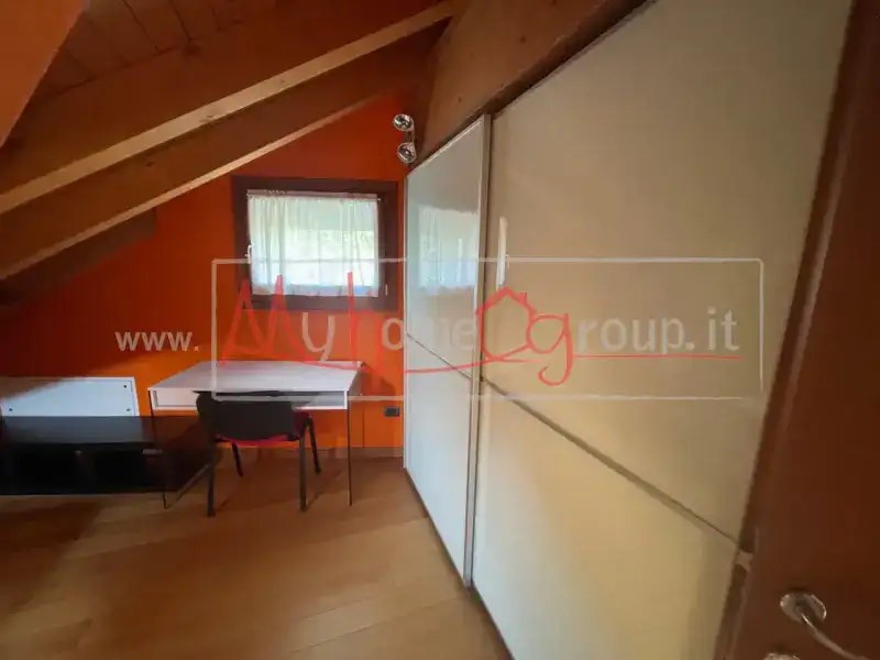 Stanza singola in villetta indipendente – zona servitissima e ben collegata