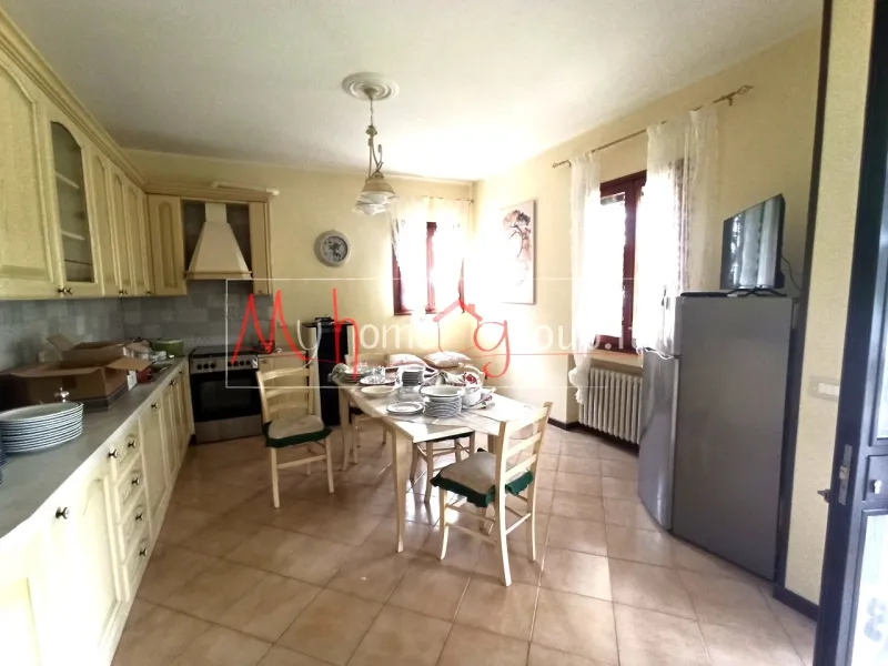 STANZA MATRIMONIALE, IN CASA BIFAMILIARE