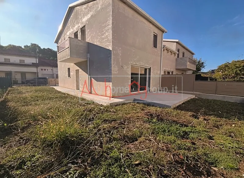 NUOVA PORZIONE DI VILLA AD ANGOLO