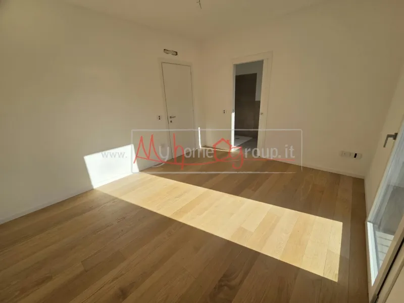 NUOVA PORZIONE DI VILLA AD ANGOLO