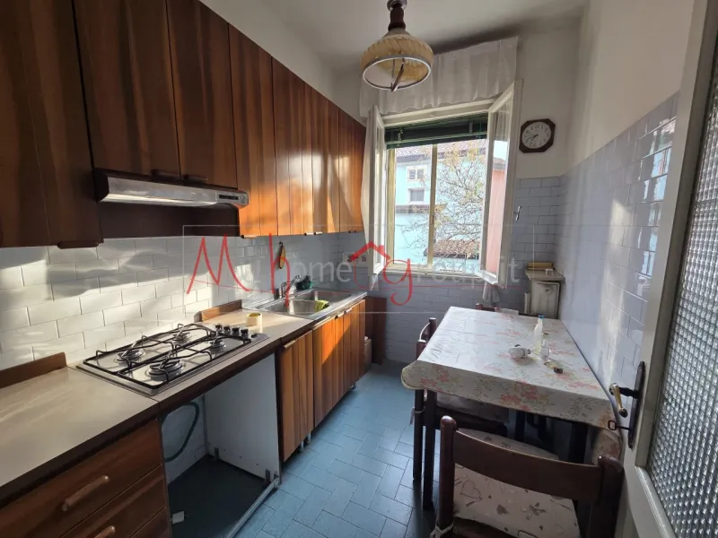CASA BIFAMILIARE, IN VENDITA INTERA